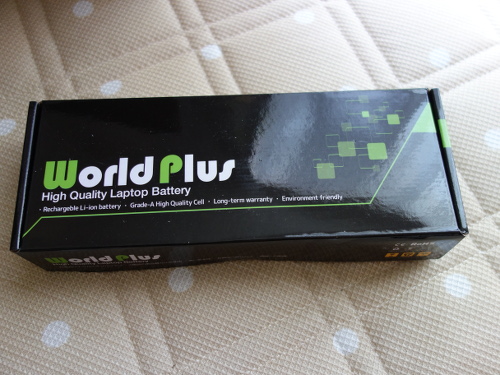 MacBook Pro用のバッテリーの入った箱