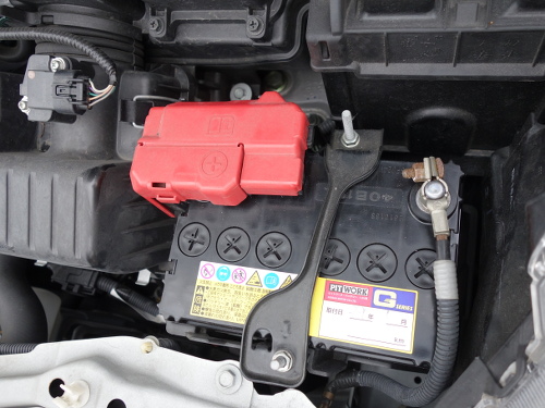 取り付けた新しいバッテリー