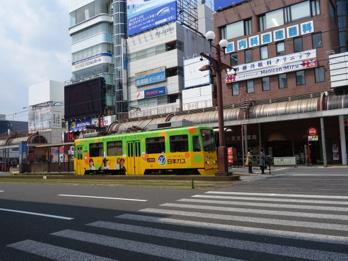 天文館の交差点の左側
