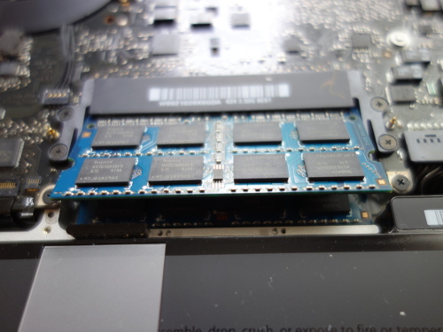 MB991J/A用の1枚目の2GBメモリー