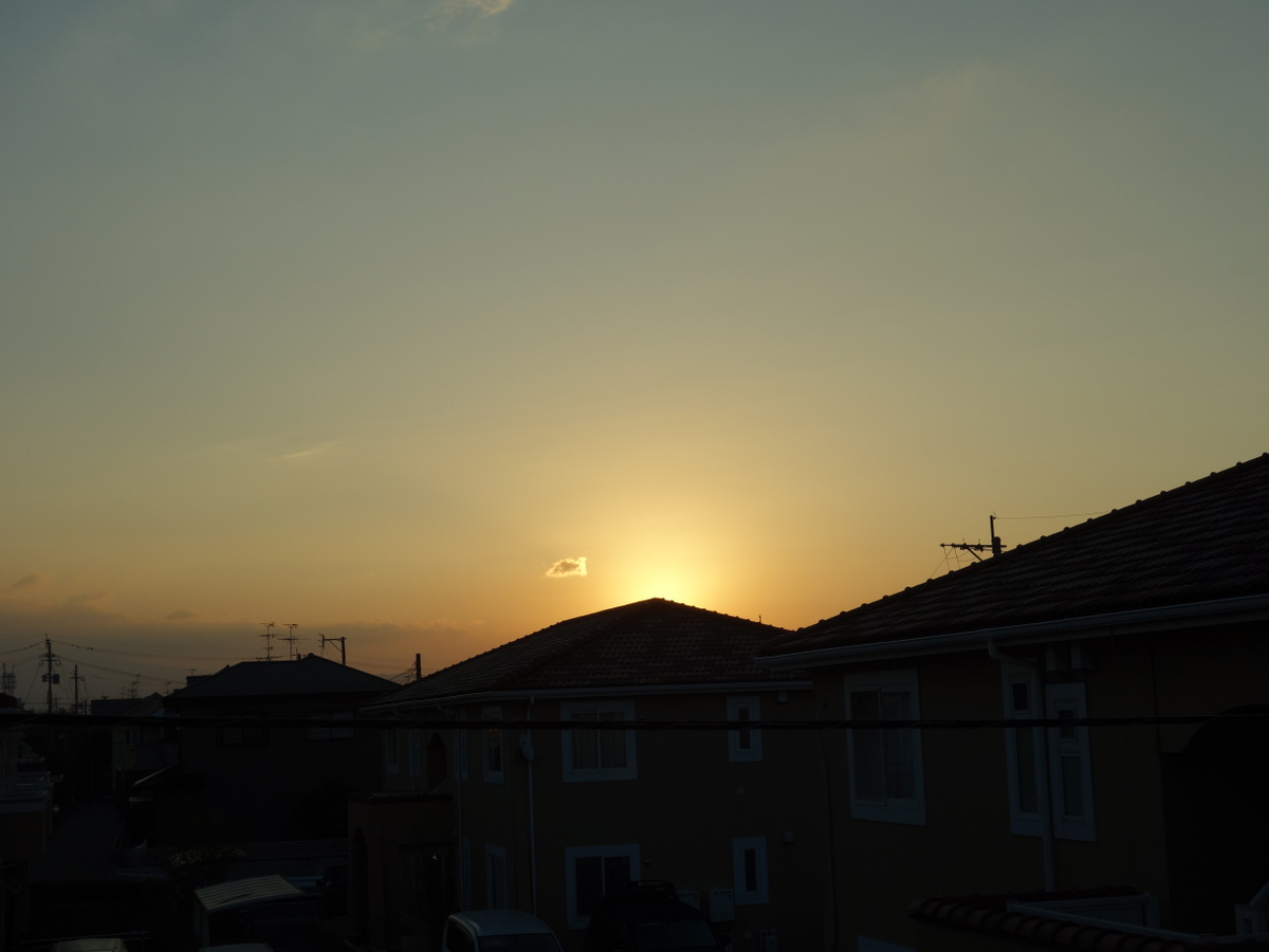 ベランダから見た早朝の東の空