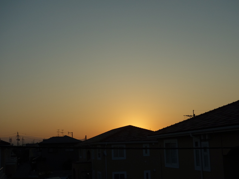 ベランダから見た早朝の東の空