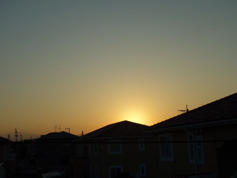 ベランダから見た早朝の東の空