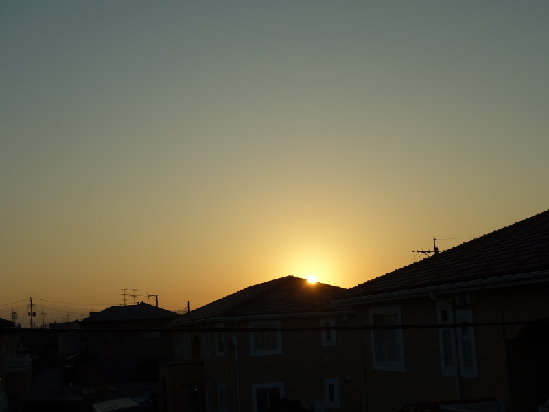 ベランダから見た早朝の東の空