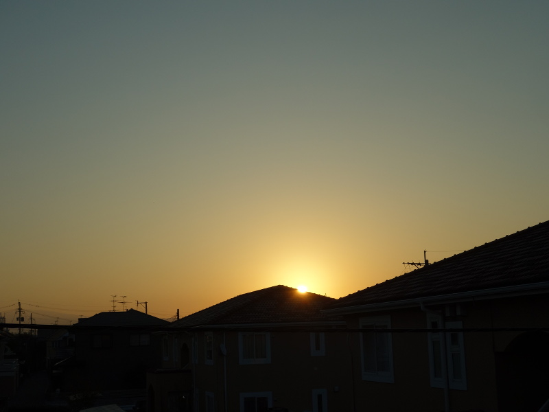 ベランダから見た早朝の東の空