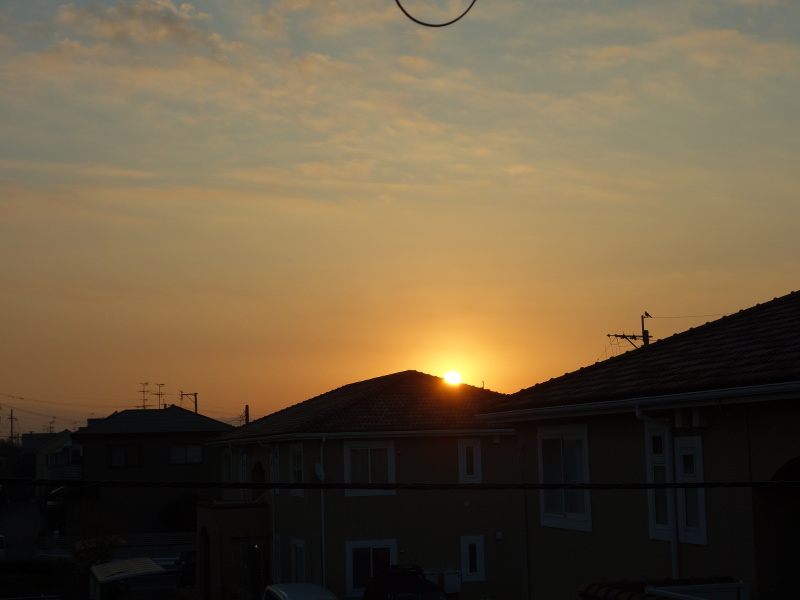 ベランダから見た早朝の東の空
