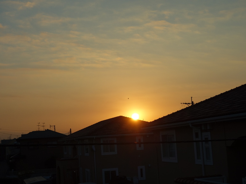 ベランダから見た早朝の東の空