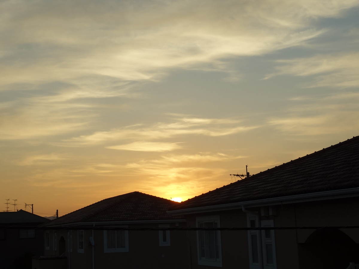 ベランダから見た早朝の東の空
