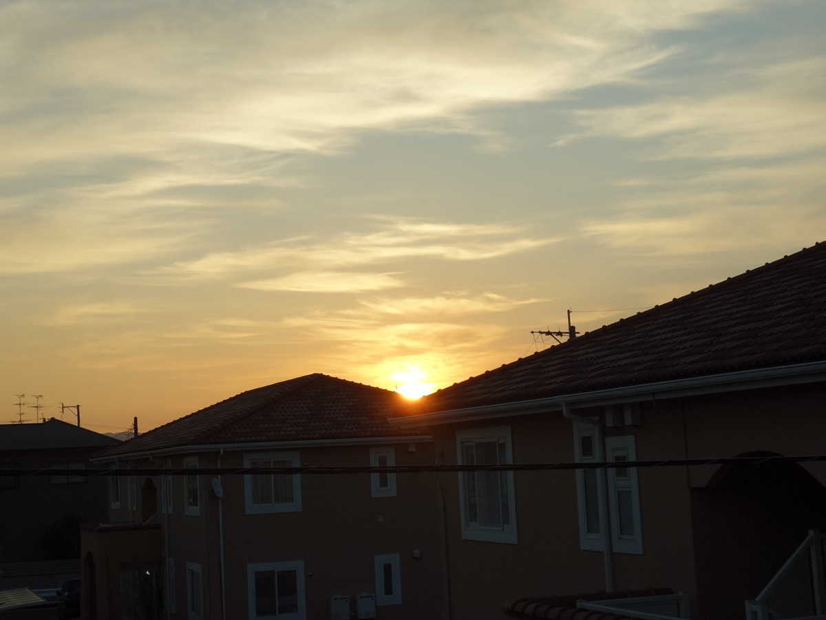 ベランダから見た早朝の東の空