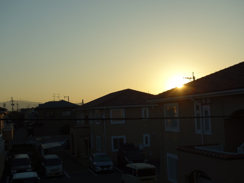 ベランダから見た早朝の東の空