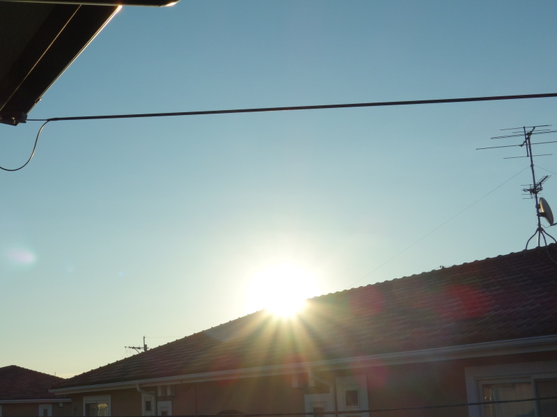 ベランダから見た早朝の東の空