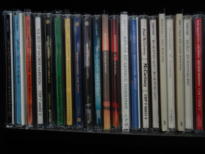 George HarrisonのLiving In The Material WorldからSONGS BY GEORGE HARRISONまでのCDとRingo StarrのRINGOのCDとPaul McCartneyのMcCartneyからRed Rose SpeedwayまでのCD